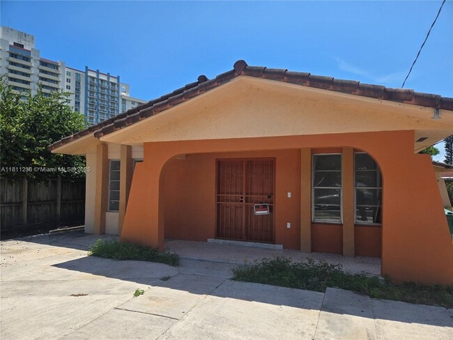 Primary Photo - 2988 SW 21st Ter