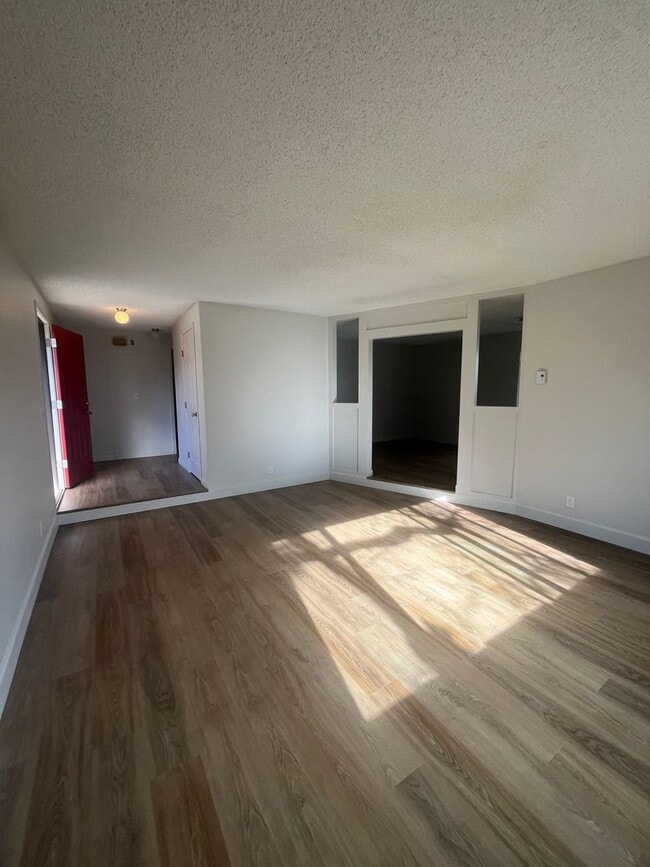 Building Photo - 2-bedroom 1-bathroom Hayden Bridge Duplex