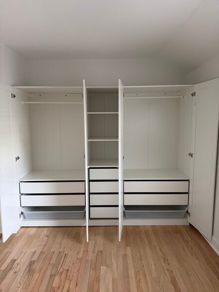 Building Photo - 53 Morris St