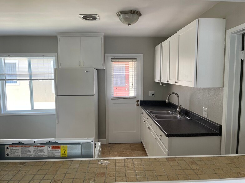 Building Photo - 1159 Felspar St