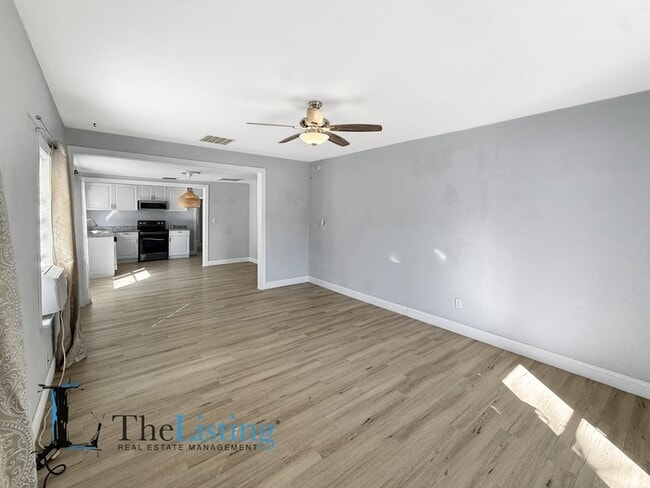 Building Photo - 6920 N Central Ave