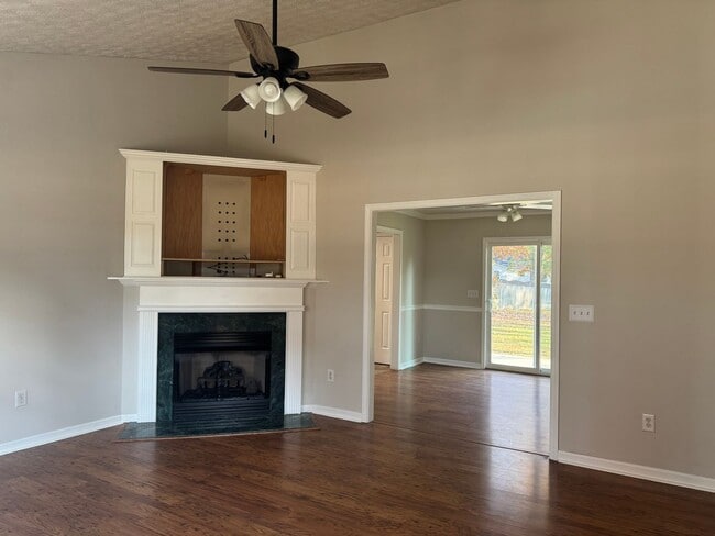 Building Photo - Beautiful home in Tucker Creek