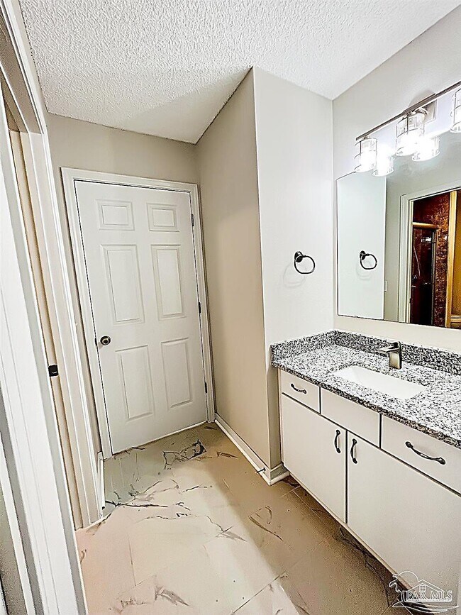 Building Photo - 8124 Heirloom Dr