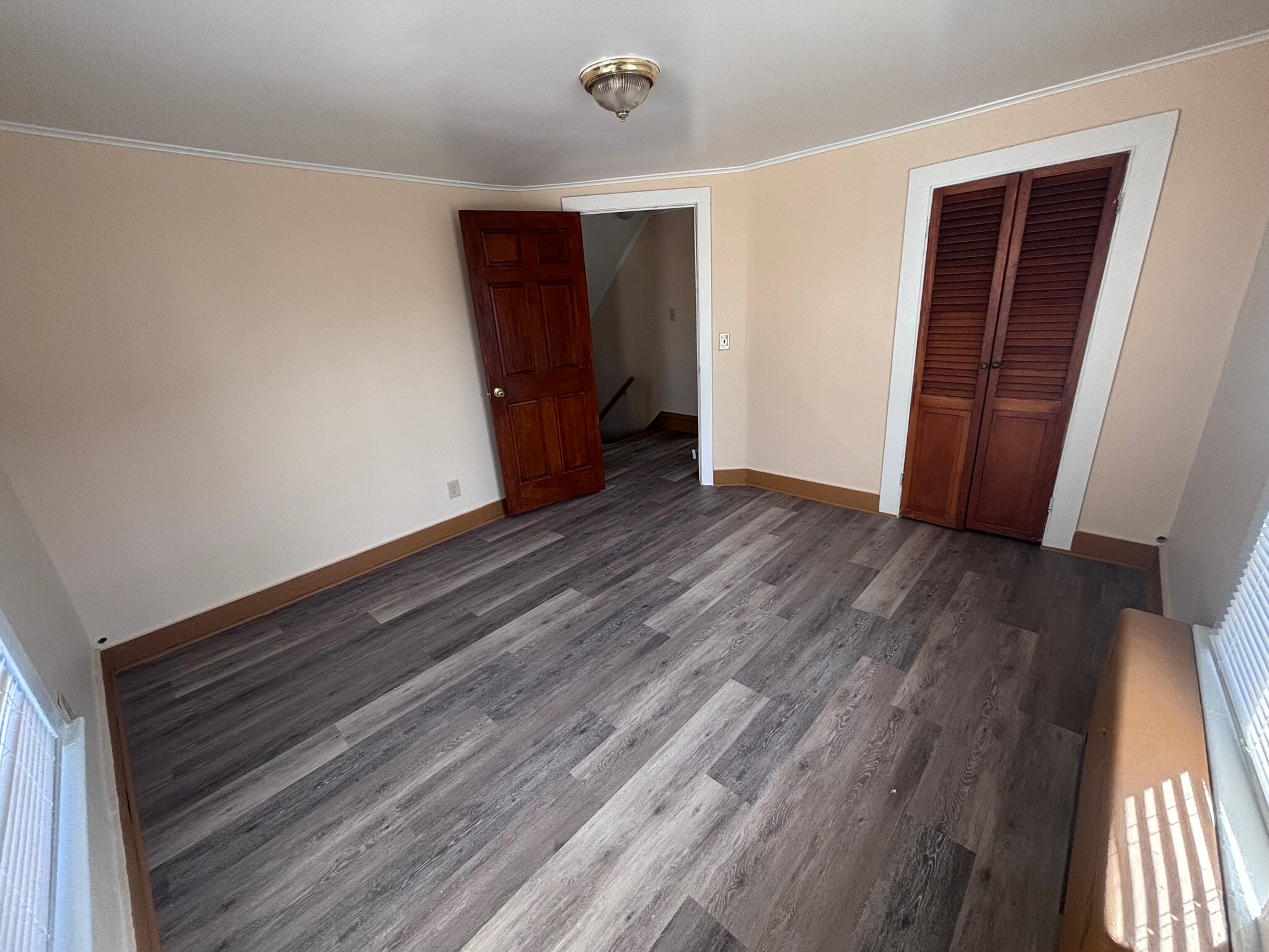 Living room - 140 North Ave