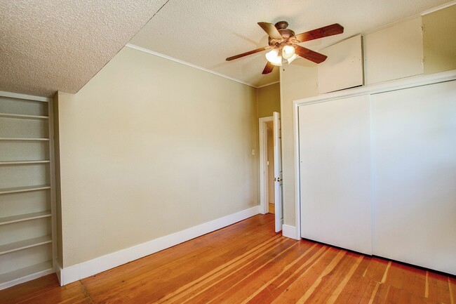 Building Photo - Charming 4BD Victorian near Downtown Color...