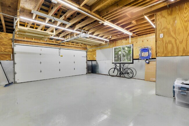 Building Photo - "Coastal Comfort Awaits: Spacious 3-Bed, 3-Bath Furnished Retreat in Moss Creek on the Marsh!"