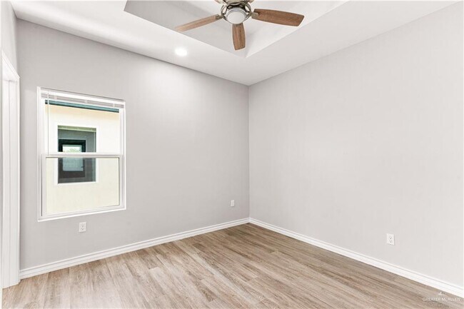 Building Photo - 2409 E Viviana St