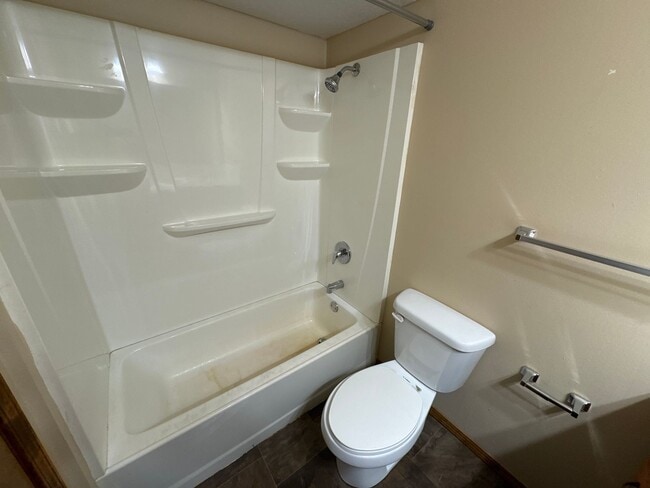 Building Photo - Nice 3 Bedroom 2 Bathroom home for $1250!