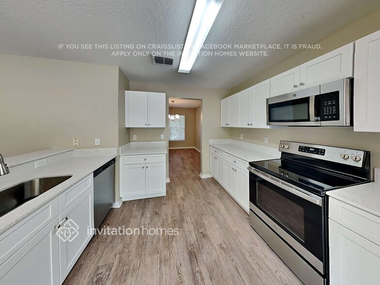 Building Photo - 606 Skyridge Rd