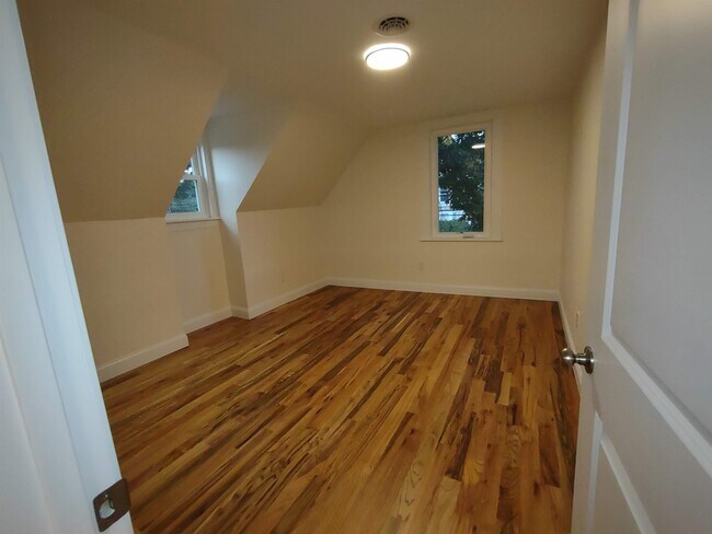 Building Photo - 394 Union Ave