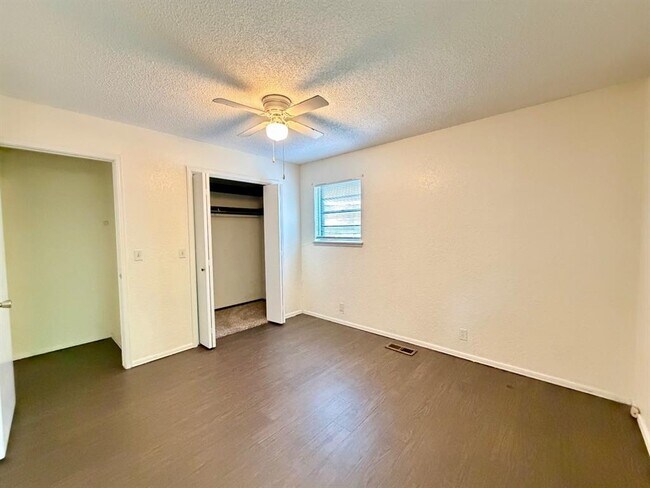 Building Photo - 6612 Crow Cir