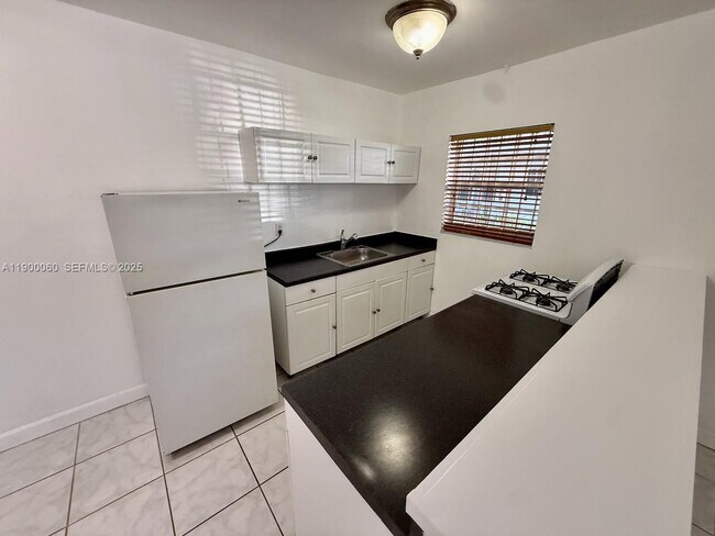 Building Photo - 8000 Tatum Waterway Dr