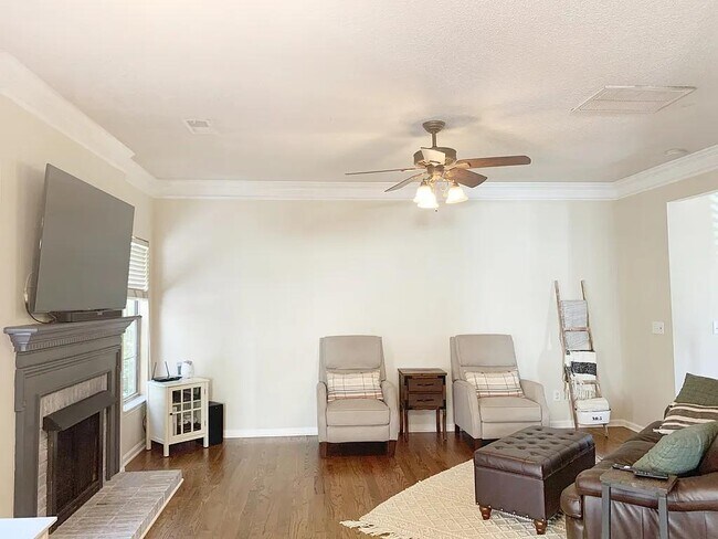 Building Photo - 207 Twinleaf Way