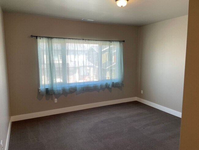 Building Photo - 2689 Blackbird Dr