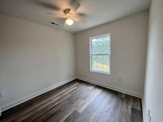 Building Photo - Hemingway Apartments