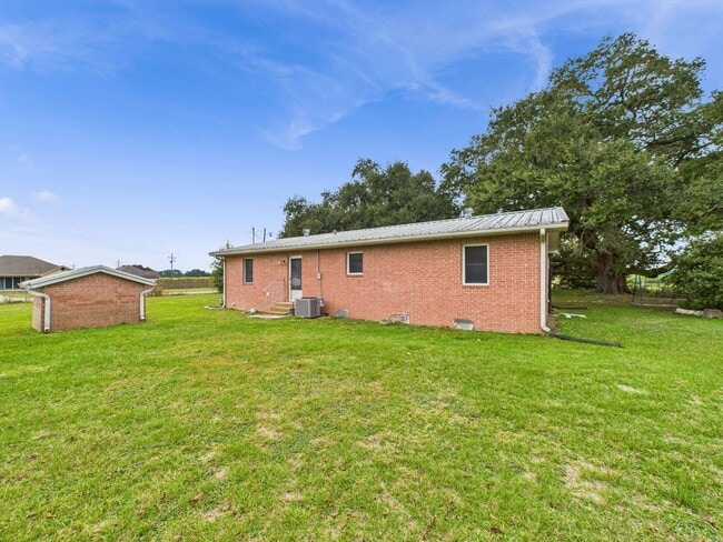 Building Photo - COMING SOON! 2 bed 2 bath home!