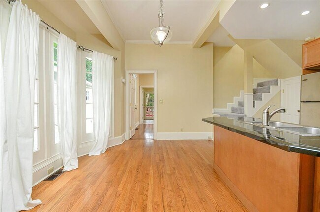 Building Photo - 327 4th St NE