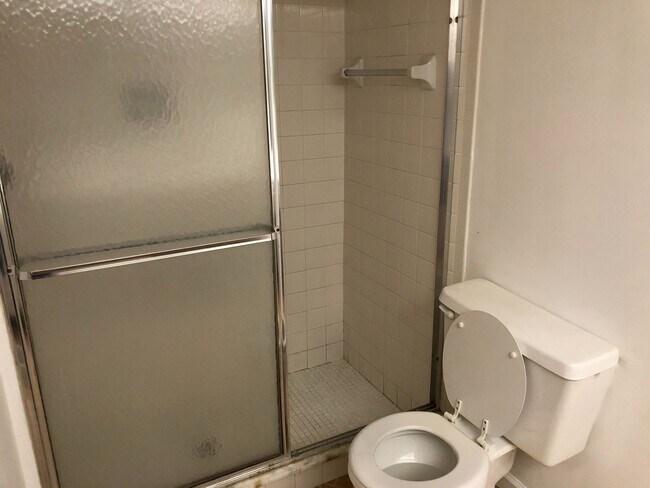 Building Photo - 2 bed 2 bath, great location