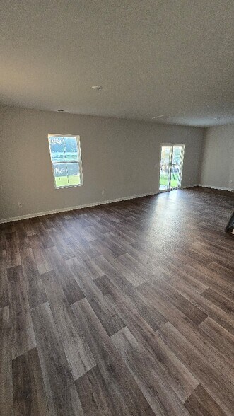 Building Photo - 213 Ladyfish Loop NW