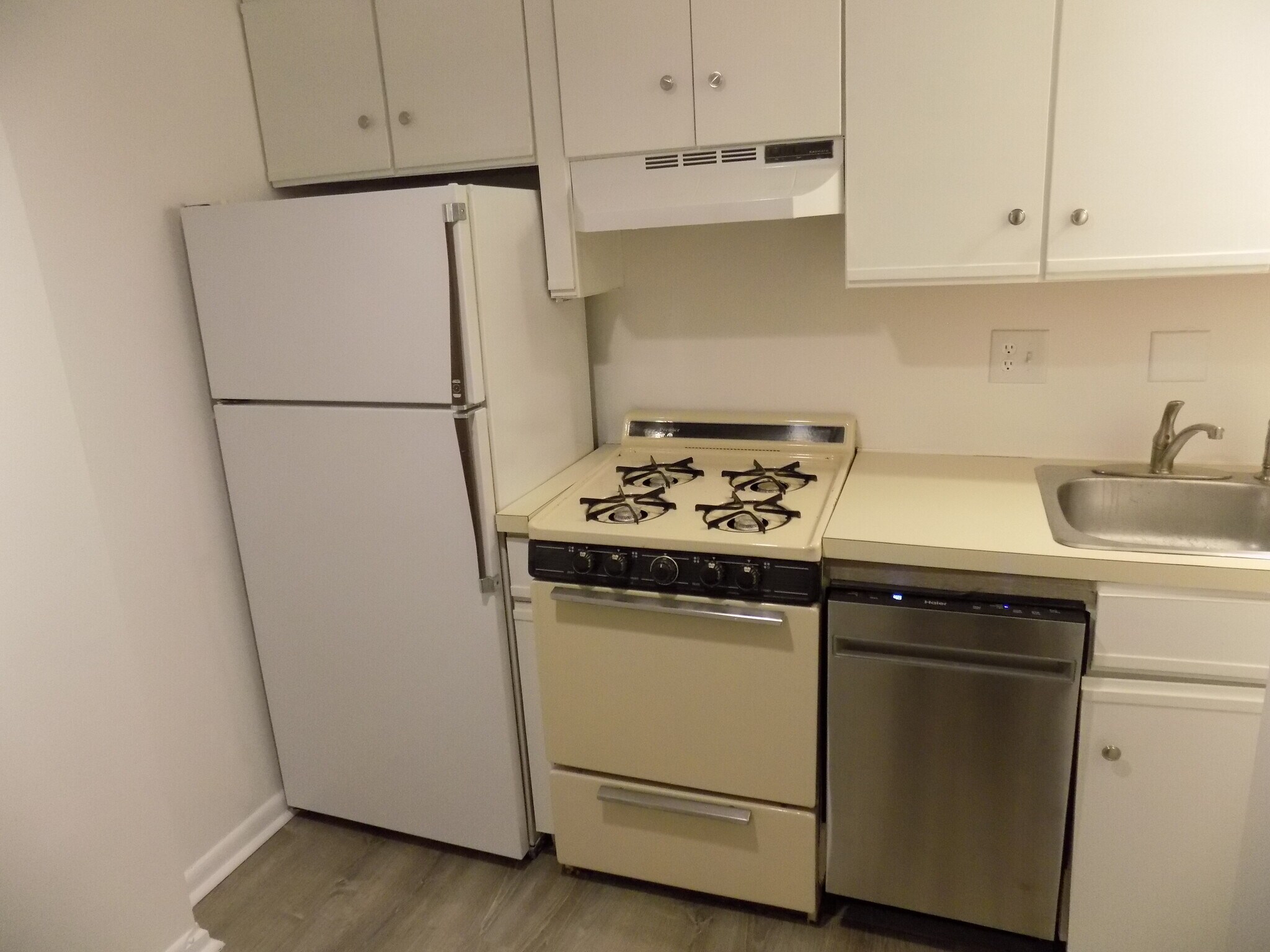Kitchen - 26 Commonwealth Ter