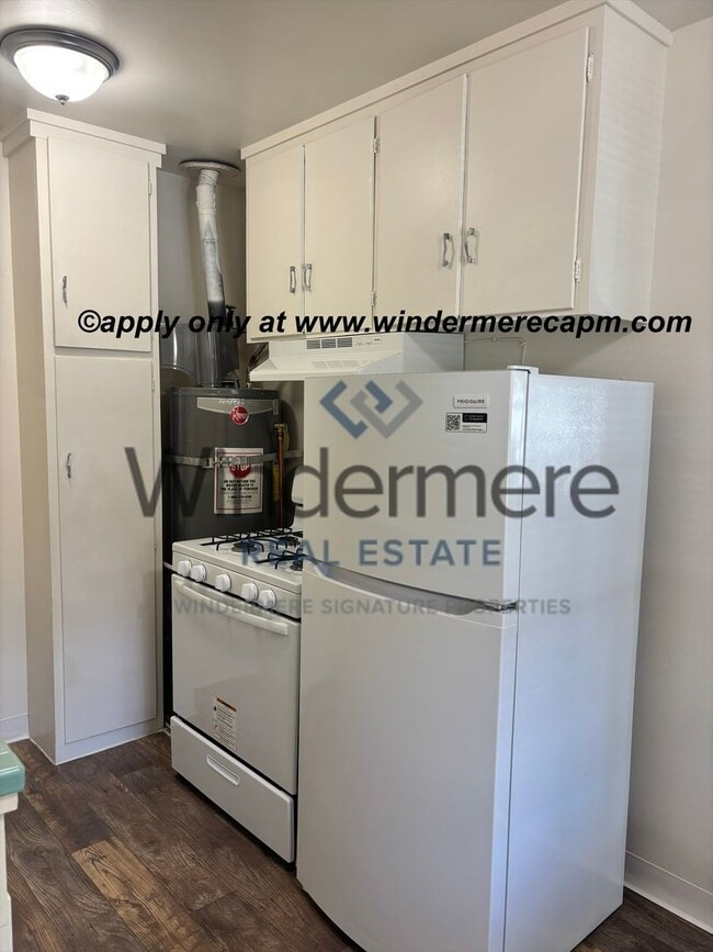 Building Photo - Adorable 1 bed Apartment set in an intimate 8 unit community in New Era Midtown!