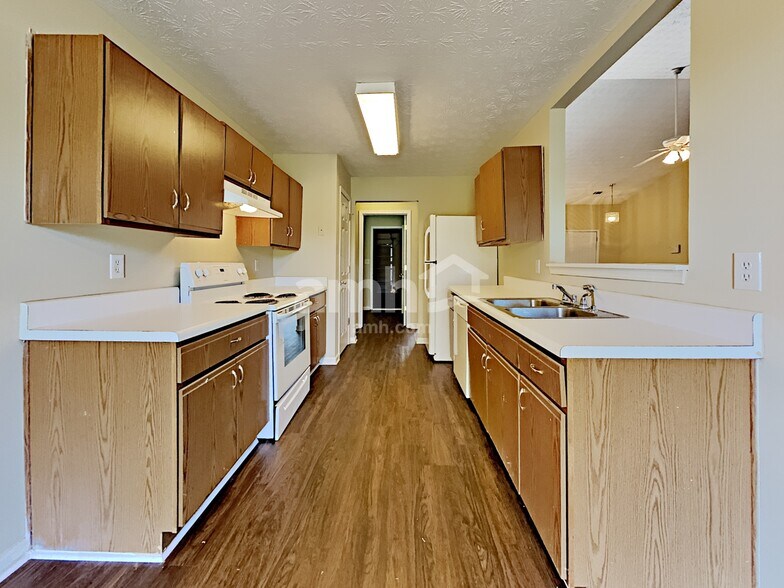 Building Photo - 186 Dean Way