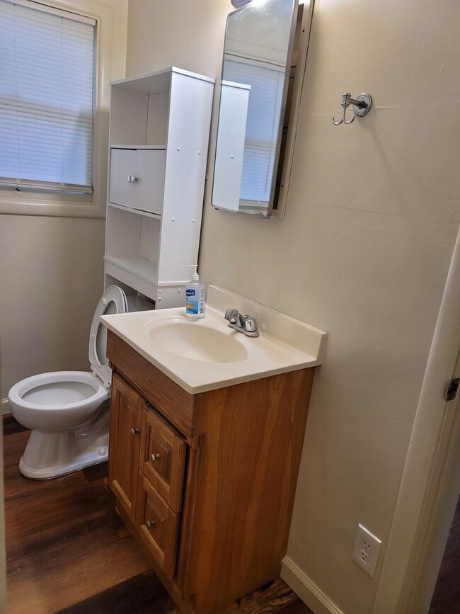 Building Photo - Move in Special see AD