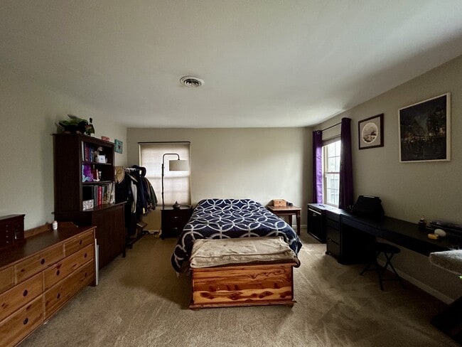 Building Photo - 3565 Dandelion Cres