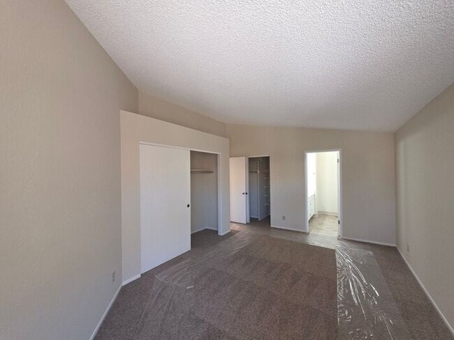 Building Photo - Extensively Renovated 3-Bedroom Home in Desirable Northwest Reno