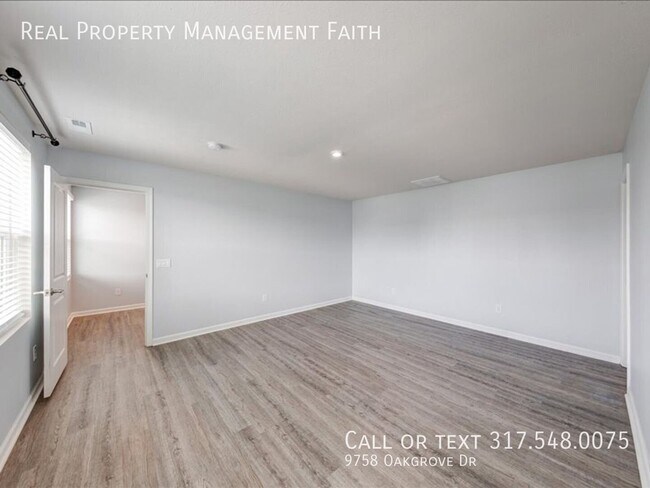 Building Photo - 9758 Oak Grove Dr