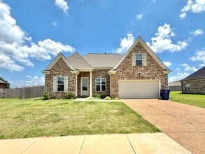 Building Photo - 130 Primrose Ln