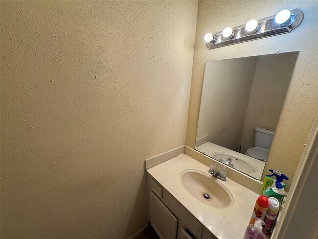 Building Photo - 12300 Brookglade Cir