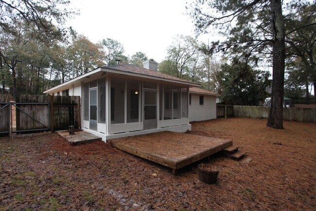 Building Photo - Newly remodeled 3bed/2bath house available...