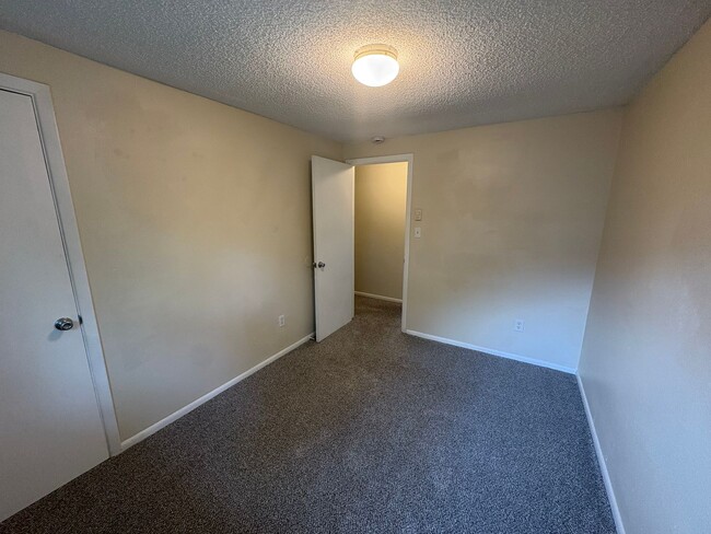 Building Photo - 3550 Butternut Dr