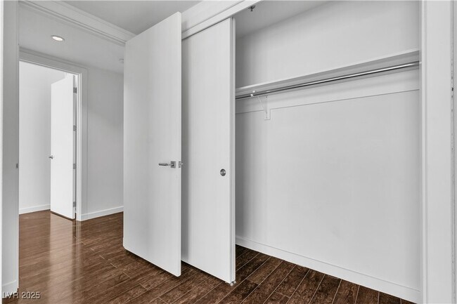 Building Photo - 4471 Dean Martin Dr