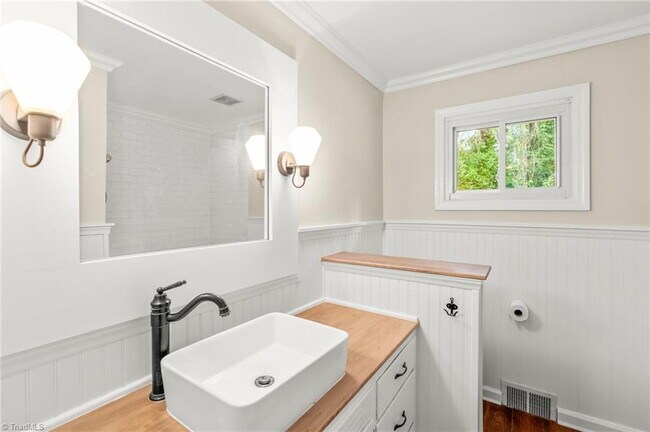 Building Photo - 3 Bedroom Ardmore Home- Pets Welcome-Flexible Lease Lengths Available