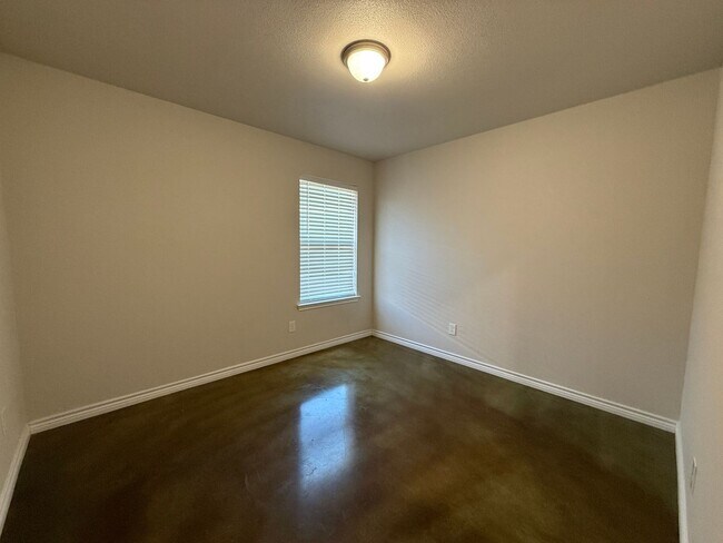 Building Photo - 108 Lowes Blvd