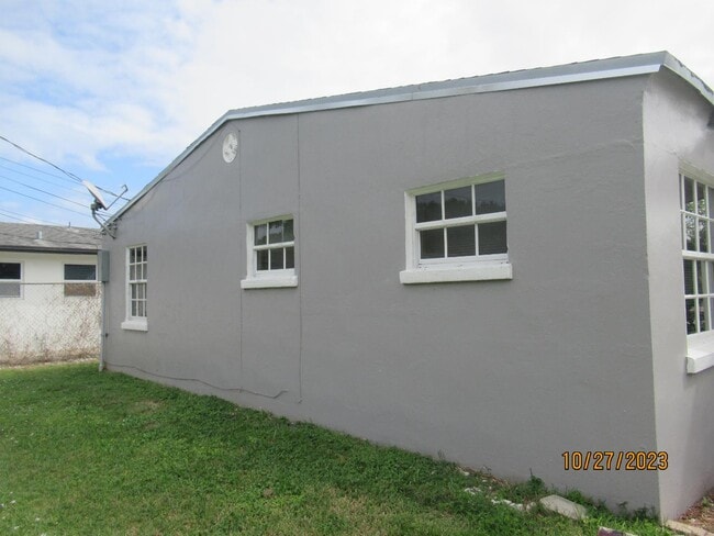 Building Photo - 2325 Madison St