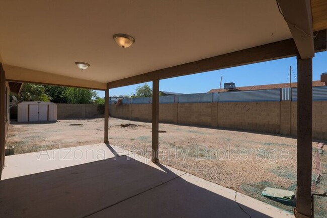 Building Photo - 8135 W Sierra Vista Dr