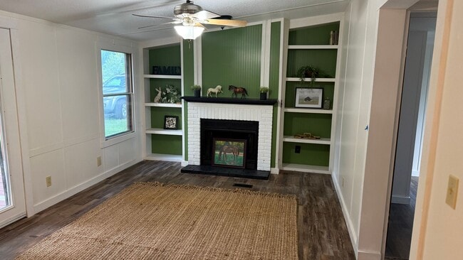 Building Photo - Move-In Ready 3/2 Home With Modern Upgrades & Country Charm