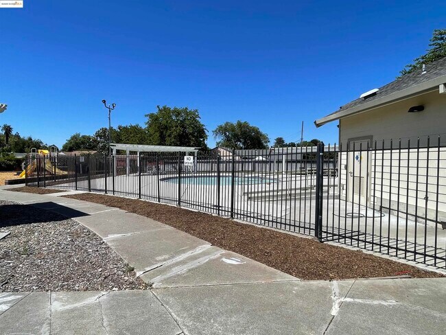 Building Photo - 3206 Fitzpatrick Dr