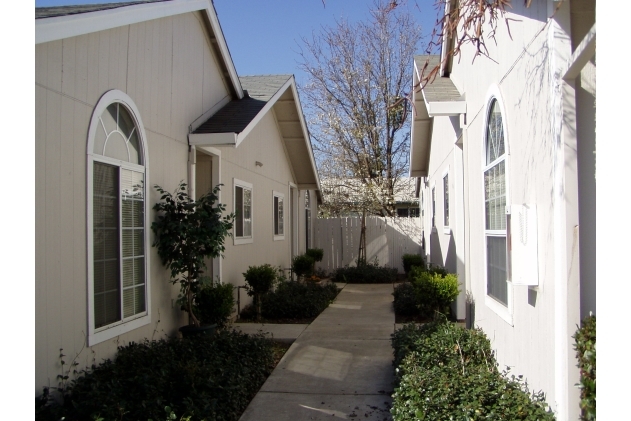 Building Photo - Lincoln Villas