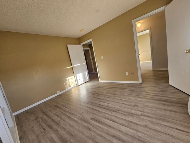 Building Photo - Charming House 3 Beds 2 1/2 Baths 2 Living...