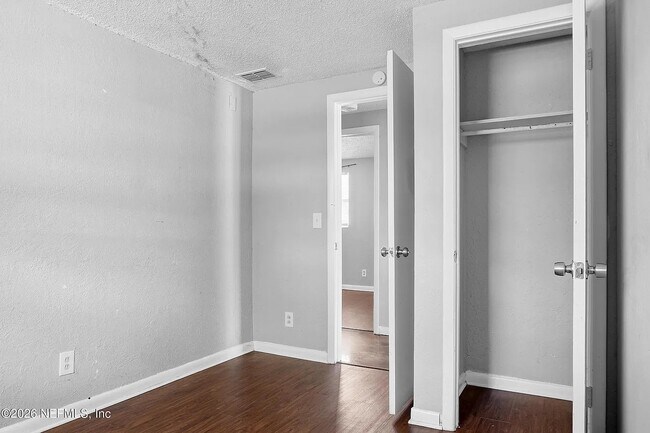 Building Photo - 5829 Ensenada Rd