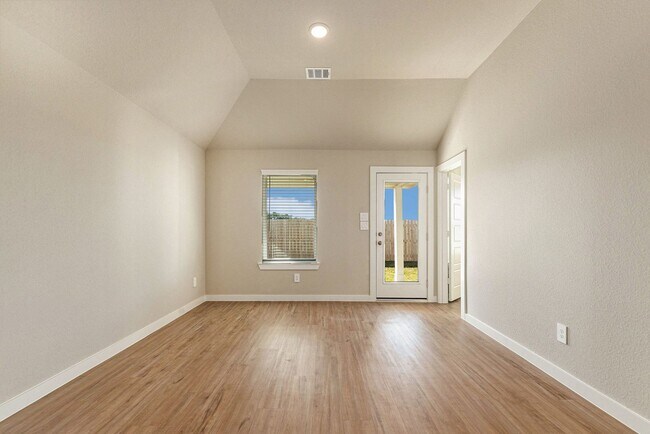 Building Photo - Like New 3 bedroom, 2  bath house in Moran Ranch