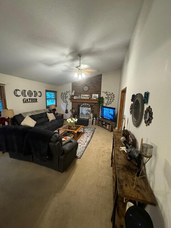 Building Photo - 8976 Lyniss Dr