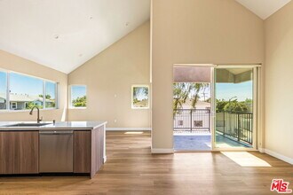 Building Photo - 4905 St Elmo Dr