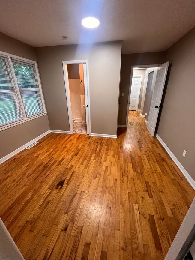 Building Photo - 3 bedroom 2 bathroom located near MSU