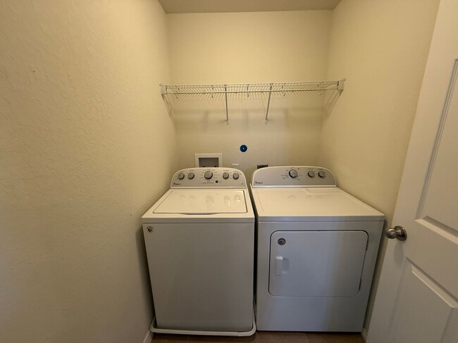 Building Photo - Spacious corner lot with Washer & Dryer in...