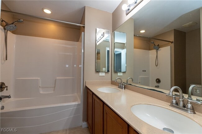 Building Photo - 3073 NW 4th Ave